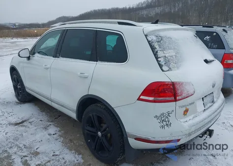 2017 Volkswagen Touareg V6 Wolfsburg Edition z USA, uszkodzony, nr VIN WVGRF7BPXHD003710